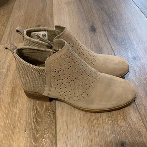 TOMS tan suede laser cut booties